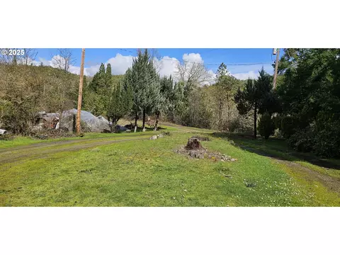 680 Cold Water Ranch Rd, Riddle, OR 97469