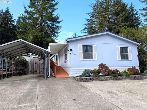 570 Shorepines Pl, Coos Bay, OR 97420