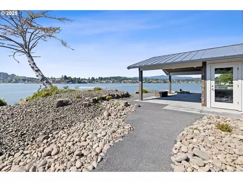 Exterior - 2997 NE Loop Dr, Otis, OR 97368 photo 5 of 7
