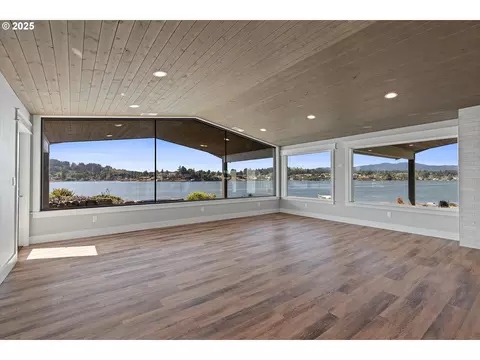 Living - 2997 NE Loop Dr, Otis, OR 97368 photo 3 of 6