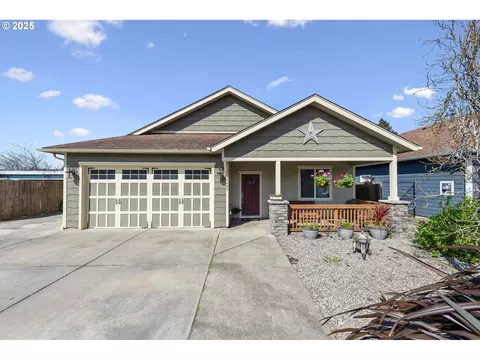 2685 34th St, Coos Bay, OR 97420