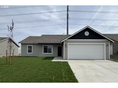 3357 Blue Jay St, Umatilla, OR 97882
