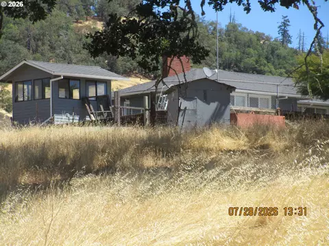 8017 Old Highway 99, Roseburg, OR 97470