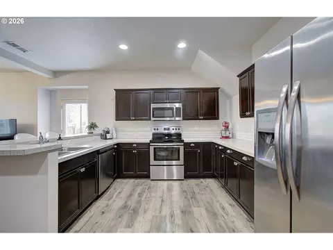 Kitchen - 2398 SE Palmquist Rd, Gresham, OR 97080 photo 2 of 3