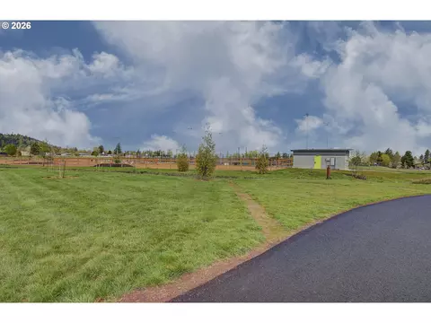 Exterior - 2398 SE Palmquist Rd, Gresham, OR 97080 photo 12 of 12