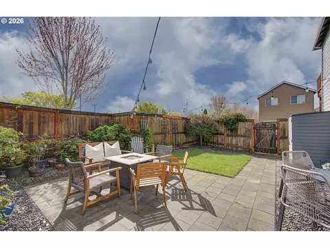 Exterior - 2398 SE Palmquist Rd, Gresham, OR 97080 photo 9 of 12
