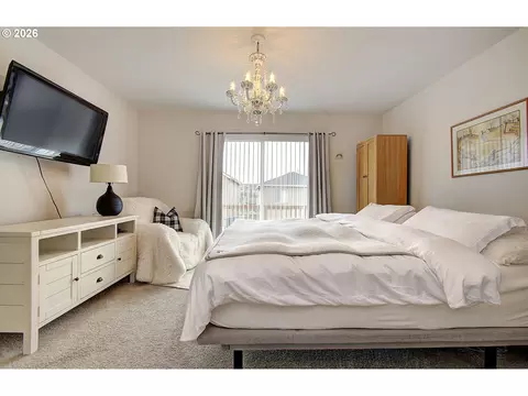 Bedroom - 2398 SE Palmquist Rd, Gresham, OR 97080 photo 4 of 5
