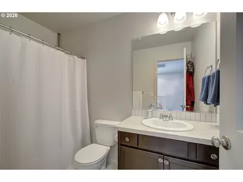 Bath - 2398 SE Palmquist Rd, Gresham, OR 97080 photo 2 of 3
