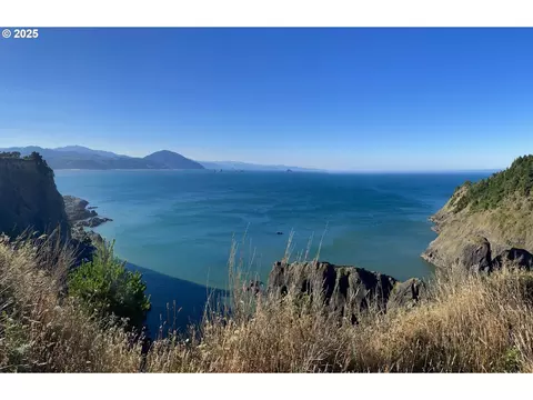 805 King St, Port Orford, OR 97465