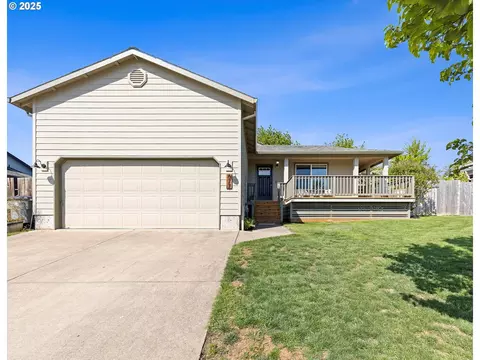 677 N Coolidge St, Carlton, OR 97111