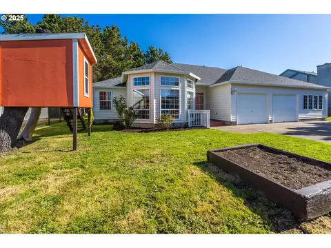 105 Sijota St, Gleneden Beach, OR 97388