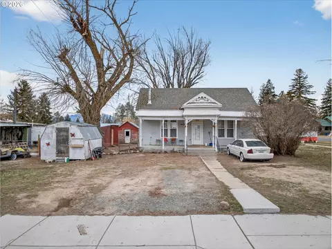 295 E St, North Powder, OR 97867