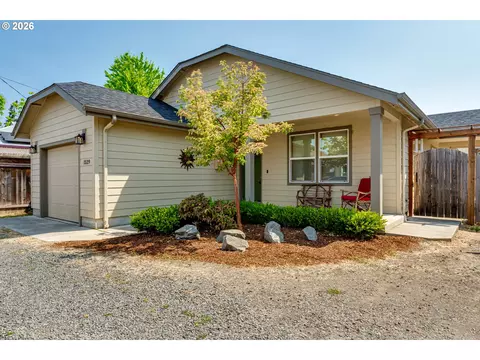 1529 Charnelton Aly, Eugene, OR 97401