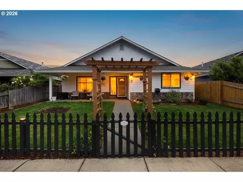 127 SW Vicki Ln, Grants Pass, OR 97526