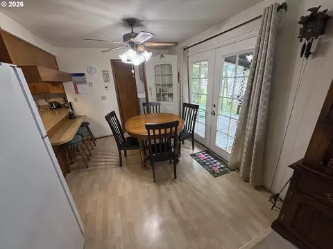 Dining - 392 S 37th St, Springfield, OR 97478 photo 2 of 2