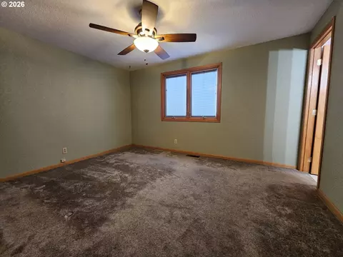 Bedroom - 1321 NW Horn Ave, Pendleton, OR 97801 photo 1 of 6