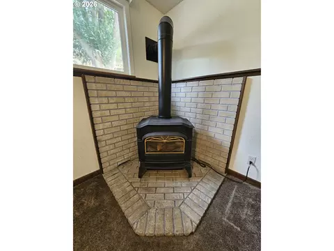 Living - 1321 NW Horn Ave, Pendleton, OR 97801 photo 4 of 5