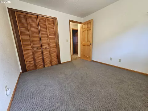 Bedroom - 1321 NW Horn Ave, Pendleton, OR 97801 photo 6 of 6