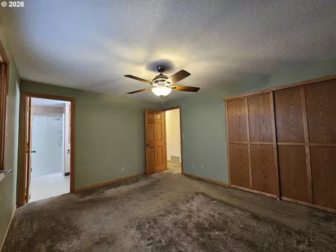 Bedroom - 1321 NW Horn Ave, Pendleton, OR 97801 photo 2 of 6