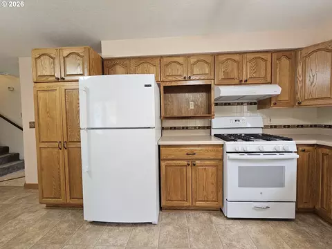 Kitchen - 1321 NW Horn Ave, Pendleton, OR 97801 photo 2 of 4