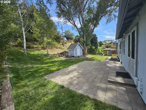 Exterior - 1321 NW Horn Ave, Pendleton, OR 97801 photo 5 of 7