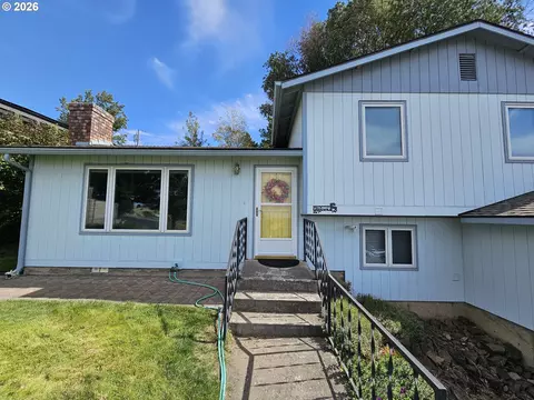 Exterior - 1321 NW Horn Ave, Pendleton, OR 97801 photo 1 of 7