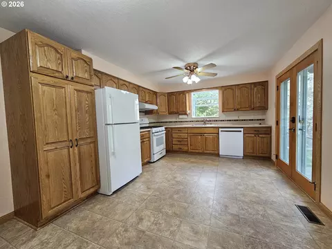 Kitchen - 1321 NW Horn Ave, Pendleton, OR 97801 photo 1 of 4