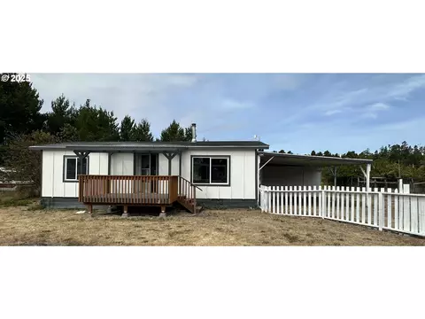 359 N 8th St, Lakeside, OR 97449