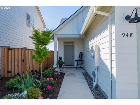 Other - 948 Laurel Pl, Silverton, OR 97381 photo 3 of 12