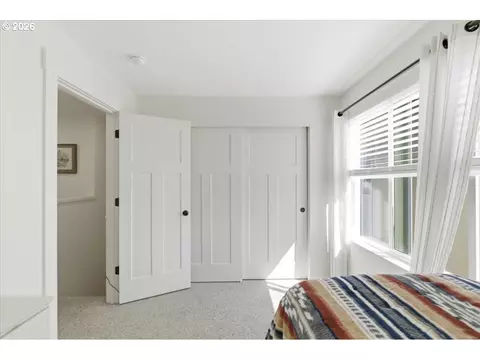 Bedroom - 948 Laurel Pl, Silverton, OR 97381 photo 2 of 2