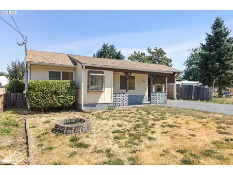 141 5th St, Dillard, OR 97432