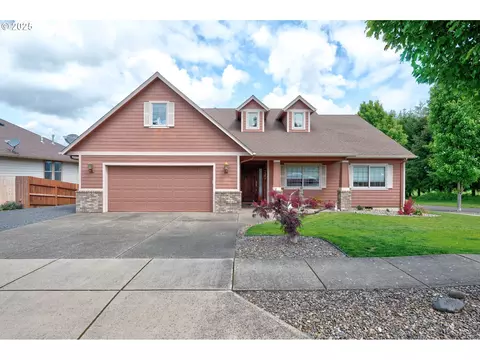 106 Four Oaks Dr, Silverton, OR 97381