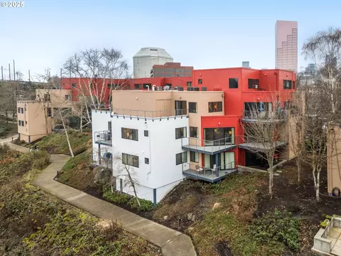 620 NW Naito Pkwy #B9, Portland, OR 97209