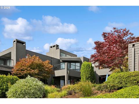 5758 S Riverpoint Ln, Portland, OR 97239