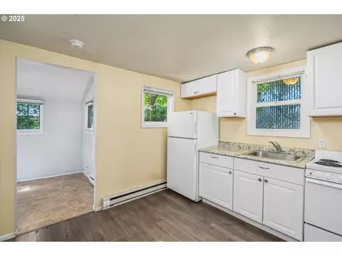 Kitchen - 427 Washington St, Eugene, OR 97401 photo 3 of 7