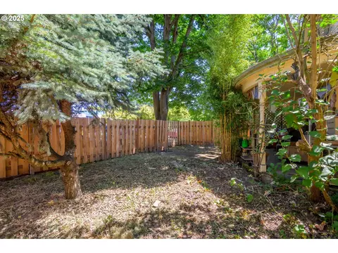 Exterior - 427 Washington St, Eugene, OR 97401 photo 2 of 3