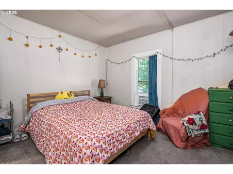 Bedroom - 427 Washington St, Eugene, OR 97401 photo 2 of 2