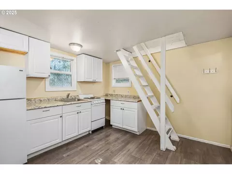 Kitchen - 427 Washington St, Eugene, OR 97401 photo 1 of 7