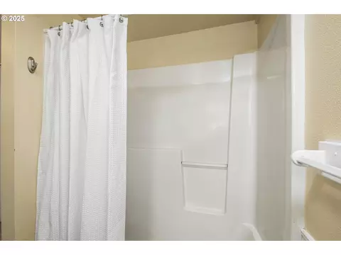 Bath - 427 Washington St, Eugene, OR 97401 photo 2 of 4
