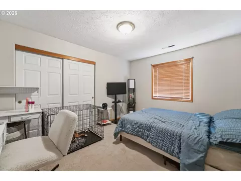 Bedroom - 2675 NE Cleveland Ave, Gresham, OR 97030 photo 7 of 8