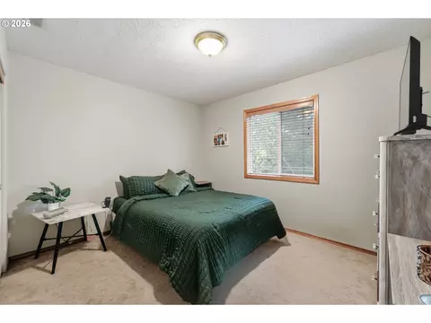 Bedroom - 2675 NE Cleveland Ave, Gresham, OR 97030 photo 5 of 8