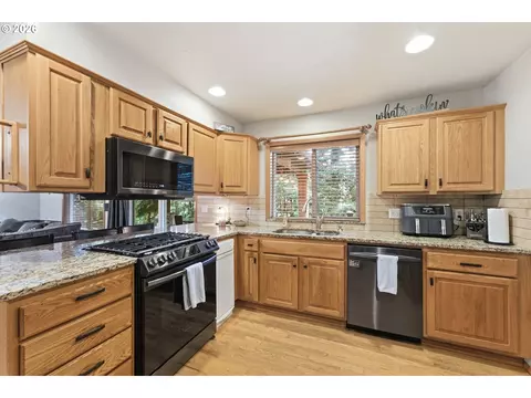 Kitchen - 2675 NE Cleveland Ave, Gresham, OR 97030 photo 2 of 5