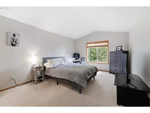 Bedroom - 2675 NE Cleveland Ave, Gresham, OR 97030 photo 1 of 8
