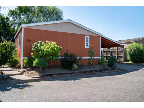 300 S Everest St, Newberg, OR 97132