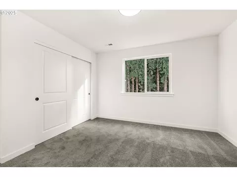 Bedroom - 284 NW Mawrcrest Ave, Gresham, OR 97030 photo 2 of 3