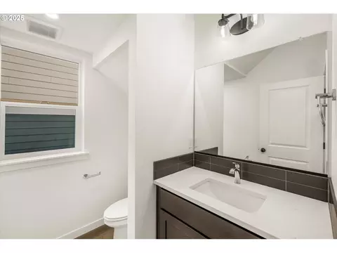 Bath - 284 NW Mawrcrest Ave, Gresham, OR 97030 photo 1 of 5