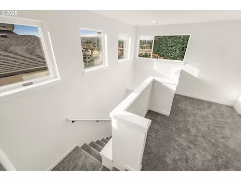 Entry Way - 284 NW Mawrcrest Ave, Gresham, OR 97030 photo 2 of 2