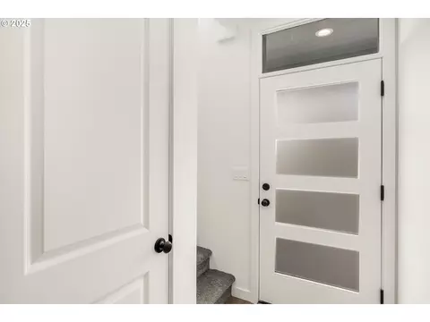 Entry Way - 284 NW Mawrcrest Ave, Gresham, OR 97030 photo 1 of 2