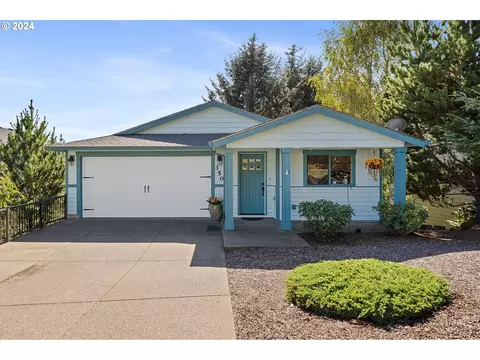 350 NE Harbor View Pl, Depoe Bay, OR 97341