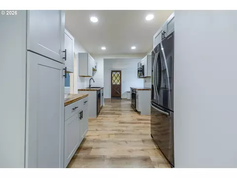 Kitchen - 1362 W 11th Ave, Eugene, OR 97402 photo 1 of 9